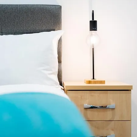 Aqua-themed 2 Bedroom Cosy - Centre Birmingam