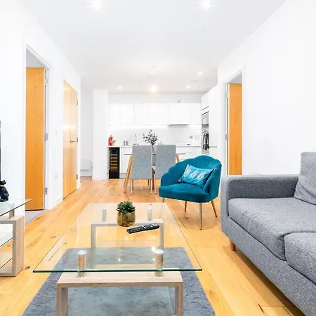 Aqua-themed 2 Bedroom Cosy - Centre